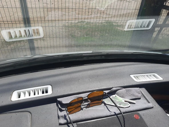 SİYAH RENK 1 ADET Volkswagen Transporter T4 ÖN CAM HAVALANDIRMA SAĞ TARAF MENFEZ MAZGAL - 6633716 - Resim 2