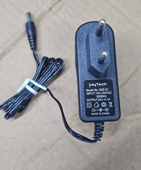 MYTECH NSE-01 24 VOLT 1 AMPER 5.5*2.5 MM UÇLU PRİZ TİPİ PLASTİK KASA ADAPTÖR ürün görseli 1