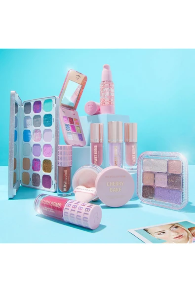 Revolution Y2k Sweet Bomb Lip Gloss - Dudak Parlatıcısı Candyfloss Pink Glitter - Resim 5