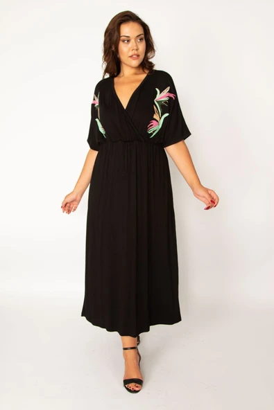 Kadın Siyah Anvelop Yakalı Beli Lastik Ve Nakış Detaylı Elbise 65N33976 ürün görseli 1