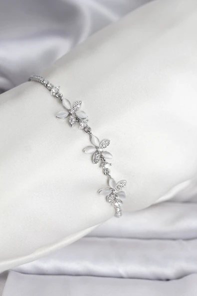 Çiçek Model Zirkon Taşlı Gümüş Renk Pirinç Su Yolu Kadın Bileklik - TJ-BB8113 ürün görseli 1