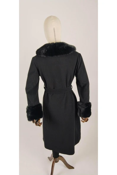 KÜRK YAKAVE KOL DETAYLI UZUN KAŞE KABAN - Resim 4