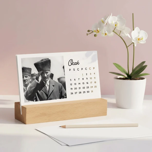 2026 Atatürk Masa Takvimi | Doğal Ahşap Tabanlı Masaüstü Takvimi ürün görseli 1