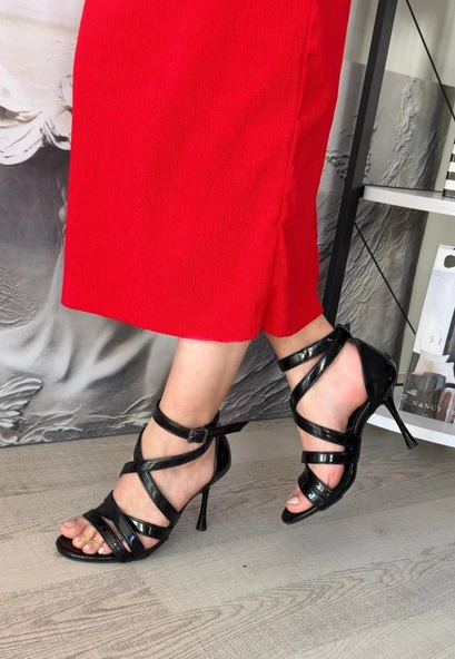 Mariya Siyah Rugan Topuklu Ayakkabı - Resim 2