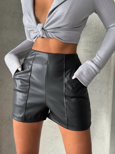 Parçalı cepli deri şort siyah ürün görseli 1