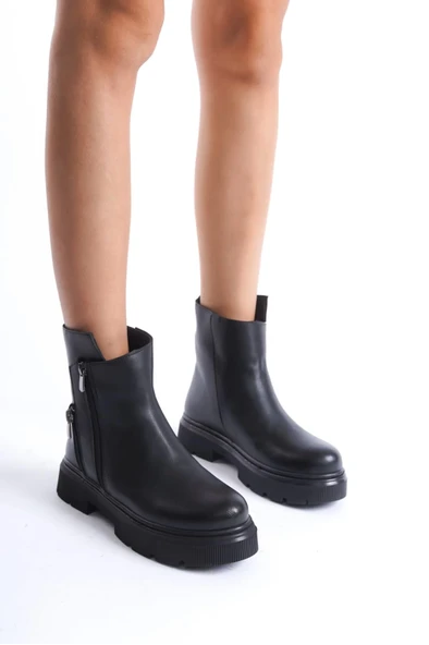 Menta Siyah Cilt Fermuar Aksesuarlı Bot ürün görseli 1