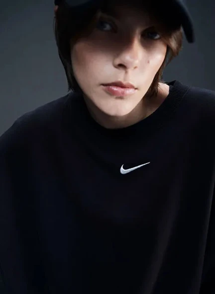 Nike DQ5761 010 Womens Fame Kadın Sweatshirt - Resim 2