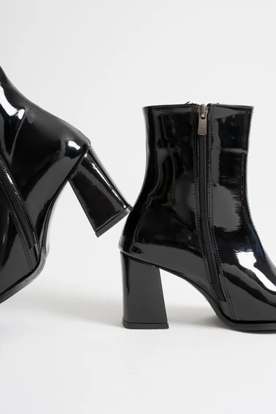 Osum Kadın Siyah Rugan Topuklu Bot - Resim 3