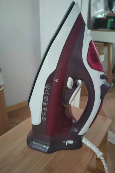 Modern Tasarım 2200W Dayanıklı Buharlı Seramik Kaplama Ütü - Resim 2