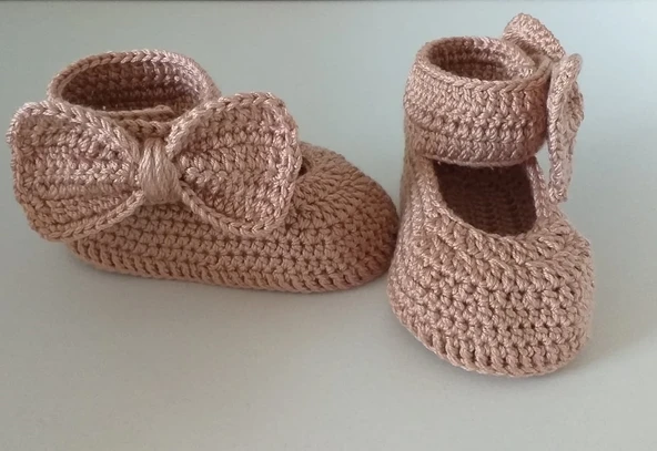 Kurdelalı Örme Bebek Patiği ürün görseli 1