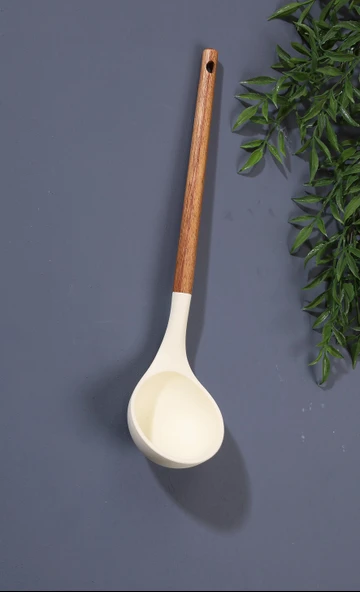 Ahşap Saplı Silikon Kepçe ürün görseli 1