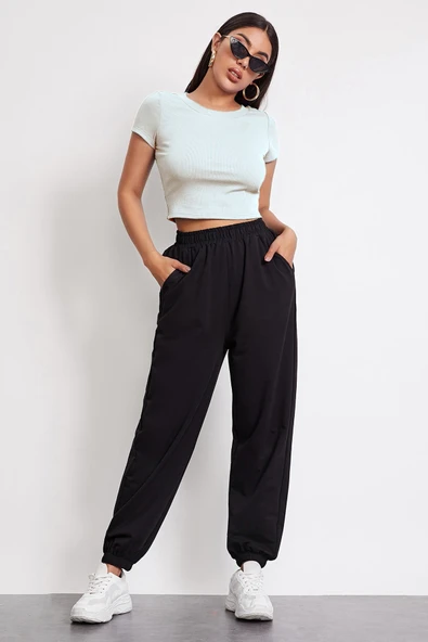 Kadın Beyaz Yuvarlak Yaka Yarım Kol Crop Top Bluz - Resim 5