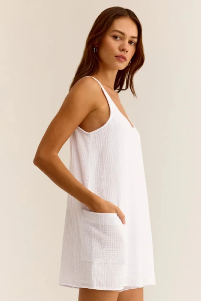 Kadın Beyaz Mini Cepli Tulum Plaj Elbisesi - Şık, Rahat ve 4 Mevsim Kullanıma Uygun - Resim 4