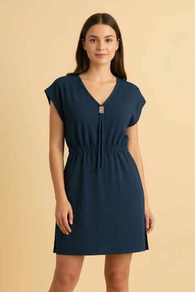 Kadın Lacivert Yanları Yırtmaçlı Tokalı V Yaka Mini Plaj Elbisesi ürün görseli 1