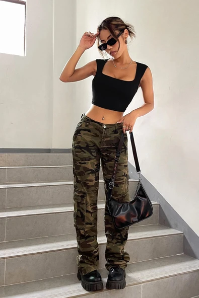 Kadın Siyah Kare Yaka Kalınlaşan Omuz Detaylı Crop Top Bluz - Resim 8