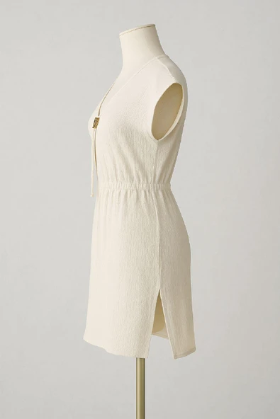 Kadın Beyaz Yanları Yırtmaçlı Tokalı V Yaka Mini Plaj Elbisesi - Resim 6