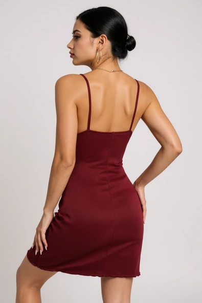 Kadın Bordo Bacak Yırtmaçlı Siyah Dantelli ve Fiyonklu Şık Gecelik - Modern ve Şık Tasarım - Resim 4