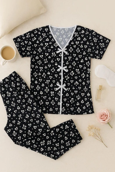 Kadın Siyah Beyaz Kalp Desenli Fiyonklu Kısa Kollu Pijama Takımı - Rahat, Şık ve 4 Mevsim Kullanım - Resim 6