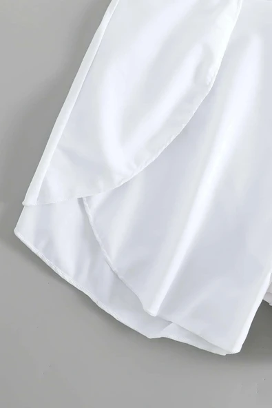 Kadın Beyaz Yırtmaçlı Etek Görünümlü Şık Deniz Şortu - Modern ve Şık Tasarım - Resim 6