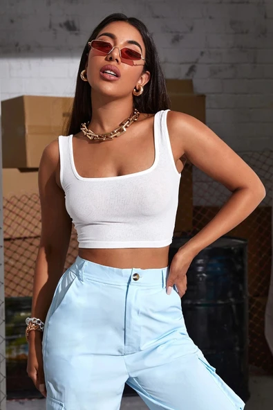 Kadın Beyaz Kalın Askılı Crop Top Büstiyer - Modern ve Şık Tasarım ürün görseli 1