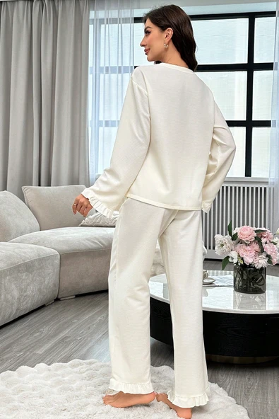 Kadın Beyaz Önden Bağlamalı Kolu ve Paçası Fırfır Detaylı Uzun Kollu Pijama Takımı - Resim 3