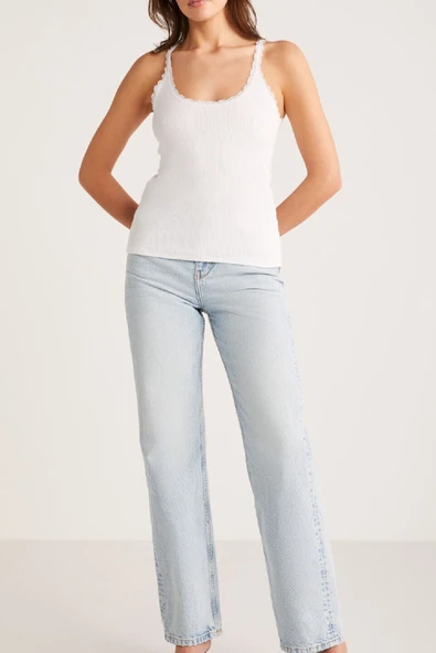 Kadın Beyaz Normal Kalıp Dantel Detalı Ince Askılı Oyuk Yaka Atlet - Modern ve Şık Tasarım - Resim 4