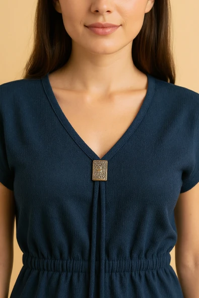 Kadın Lacivert Yanları Yırtmaçlı Tokalı V Yaka Mini Plaj Elbisesi - Resim 6