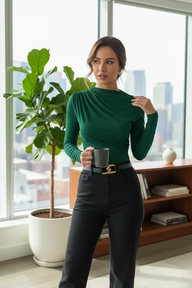 Kadın Yeşil Belden ve Boyundan Büzgü Detaylı Uzun Kollu Bluz ürün görseli 1