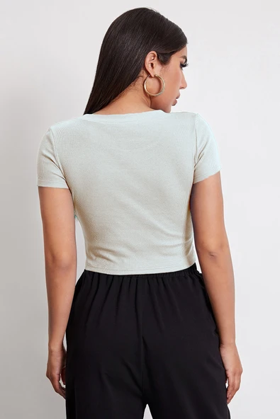 Kadın Beyaz Yuvarlak Yaka Yarım Kol Crop Top Bluz - Resim 3