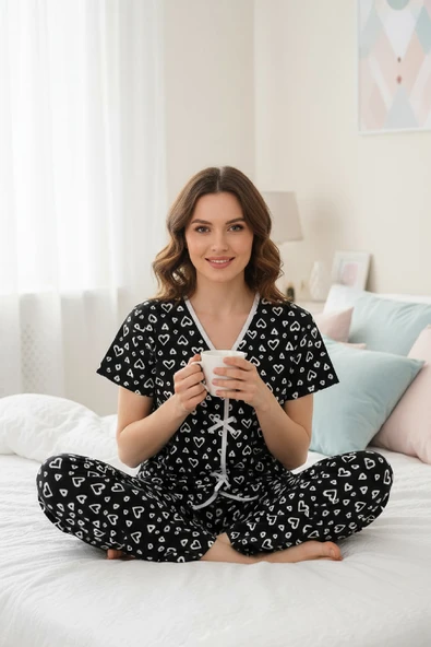 Kadın Siyah Kalp Desenli Fiyonklu Kısa Kollu Uzun Pijama Takımı - Resim 3