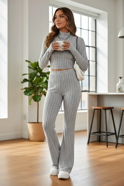 Kadın Gri Çizgili Boğazlı Crop Top ve Yüksek Bel Pantolon Takım - Resim 4