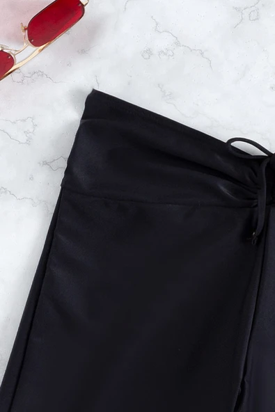 Kadın Siyah Önden Bağcıklı Deniz Şortu - Modern ve Şık Tasarım - Resim 4