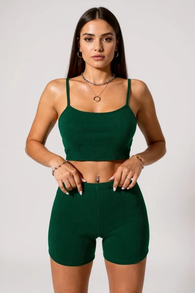 Kadın Yeşil Şortlu Kaşkorse Gecelik Takım - Modern, Konforlu ve Günlük Kombinlere Uygun ürün görseli 1