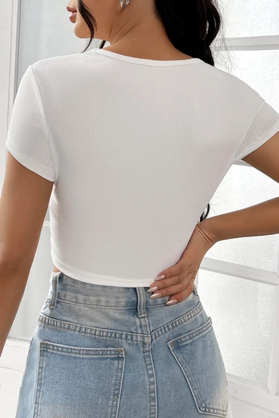 Kadın Beyaz Yarım Kol Düz Yaka Crop Top Bluz - Şık, Rahat ve Kolay Kombinlenebilir - Resim 4