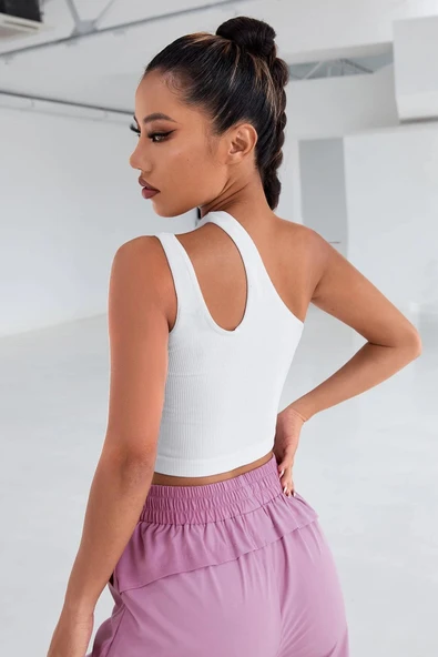 Kadın Beyaz Tek Omuz Cut Out Detaylı Crop Top Bluz - Şık, Rahat ve Kolay Kombinlenebilir - Resim 2