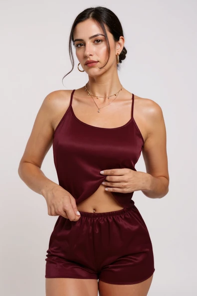 Kadın Bordo Asimetrik Sırt Dekolte Detaylı Şık Şortlu Gecelik Takım ürün görseli 1