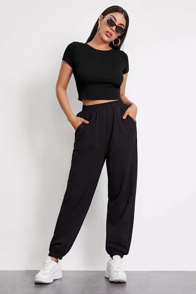 Kadın Siyah Yuvarlak Yaka Yarım Kol Crop Top Bluz - Şık, Rahat ve Kolay Kombinlenebilir - Resim 5