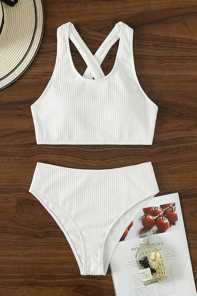Kadın Beyaz Çapraz Sırt Detaylı Iç Çamaşır Takımı - Modern, Konforlu ve Günlük Kombinlere Uygun - Resim 3