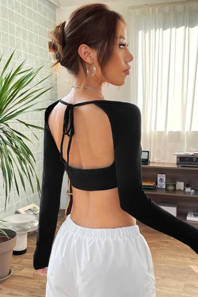 Kadın Siyah Uzun Kol Göğüs ve Sırt Dekolteli Crop Top Bluz - Şık, Rahat ve Kolay Kombinlenebilir - Resim 4