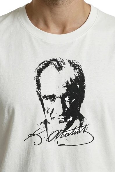 Kara Kalem Efektli Atatürk Portreli ve İmzalı Premium Erkek Tişört - Resim 7