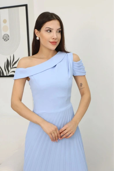 Tek Omuzlu Pilise Detaylı Asimetrik Elbise 2381-Bebe Mavisi - Resim 5
