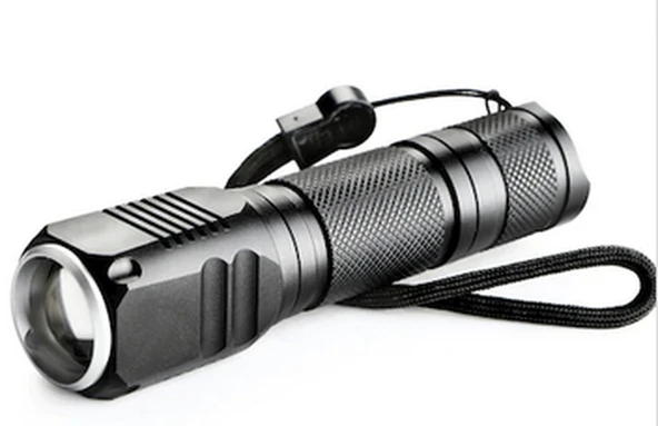 F.B.I F-82 T6 Led Zoomlu 2000 LM Yüksek Işık Şarjlı El Feneri ürün görseli 1