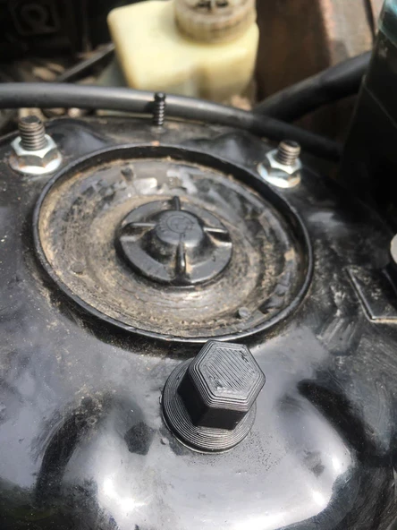 5 Adet BMW E30 -ön amortisör kule takoz  pim somunu kapağı - 4852172 - Resim 3