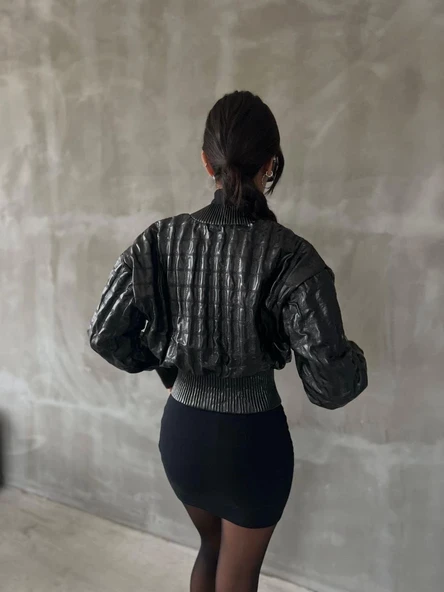 Beli büzgülü crop deri ceket siyah - Resim 2