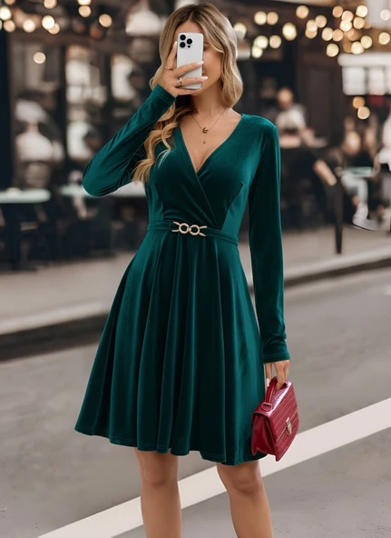 Kadın Uzun Kollu Kruvaze Yakalı Toka Detaylı Mini Kadife Elbise - Resim 2