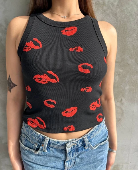 Öpücük baskılı bluz - Resim 2