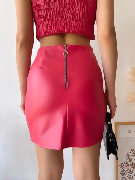 Tek yırtmaçlı arkadan fermuarlı deri etek fuşya s24475 - Resim 2