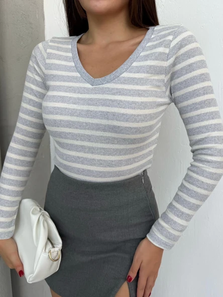 V yaka çizgili bluz gri A3699 ürün görseli 1