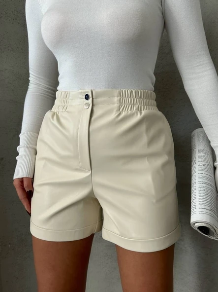 Beli lastikli çıtçıtlı deri şort krem w241007 ürün görseli 1