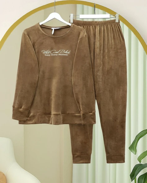 Kabartma Yazılı Fransız Kadife Pijama Takımı -Tarçın ürün görseli 1